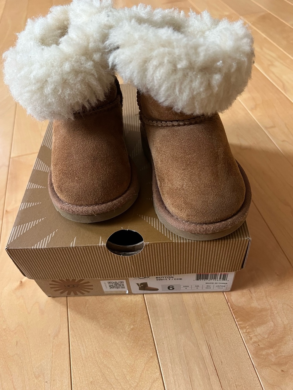 Uggs Bailey a button Boots Toddler 6